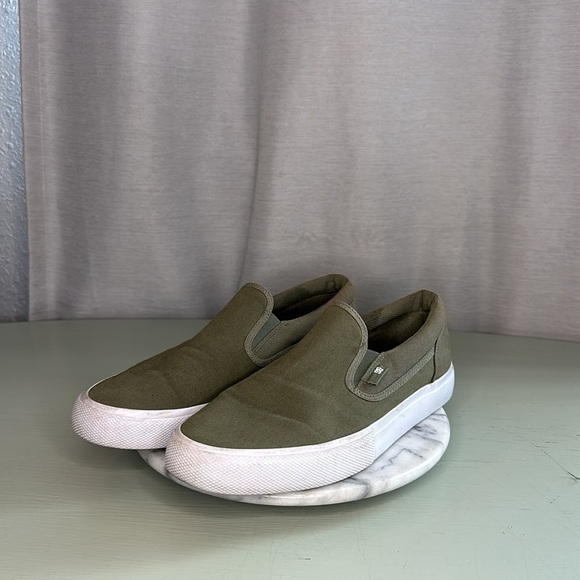 DC SLIP ON’S SIZE(9.5) - Picture 3 of 6